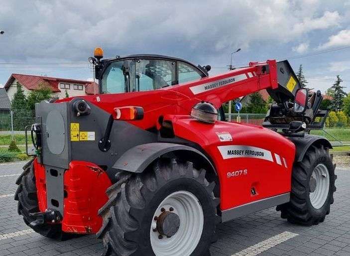 Ładowarka teleskopowa MF 9407 S widok z tyłu