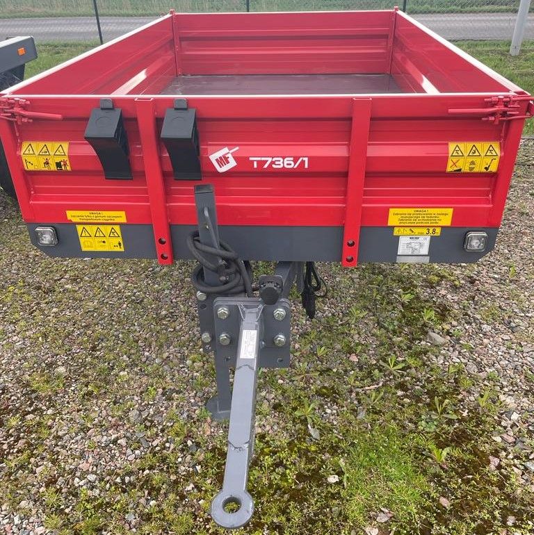 Czerwona przyczepa rolnicza Metal-Fach typ T736/1