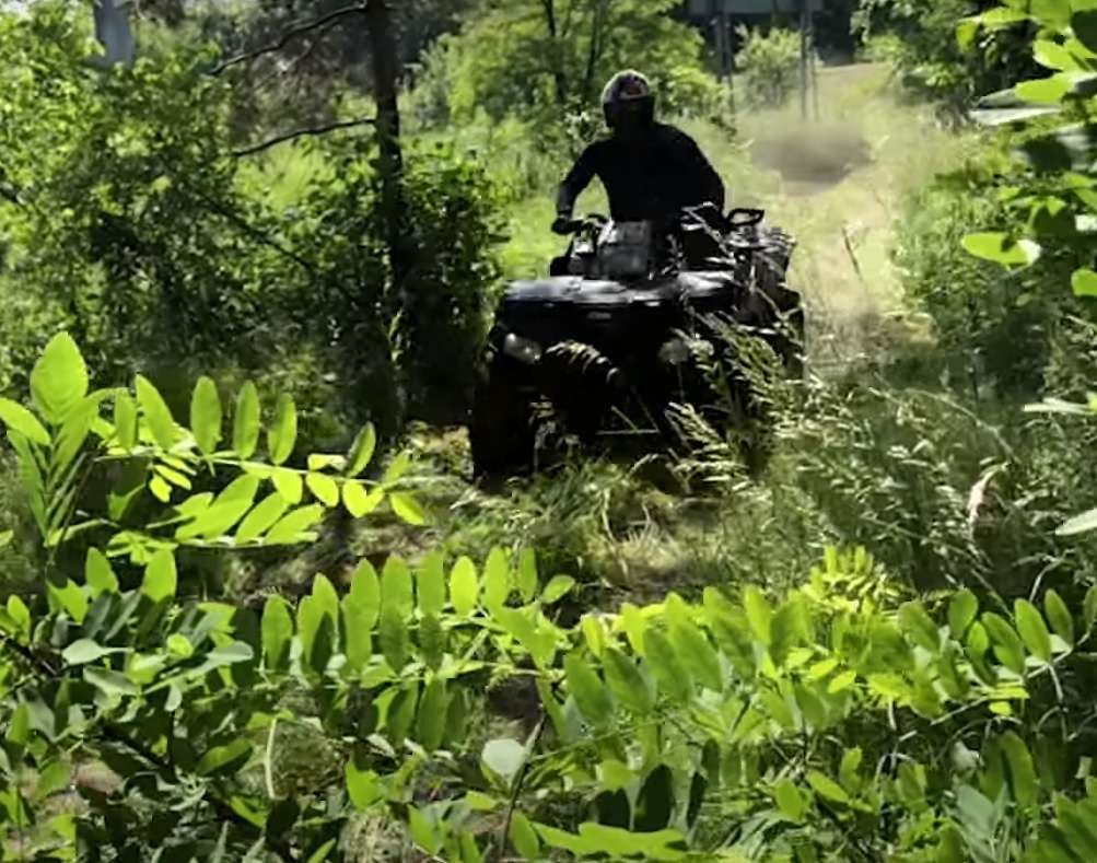 Polaris 570 w błocie