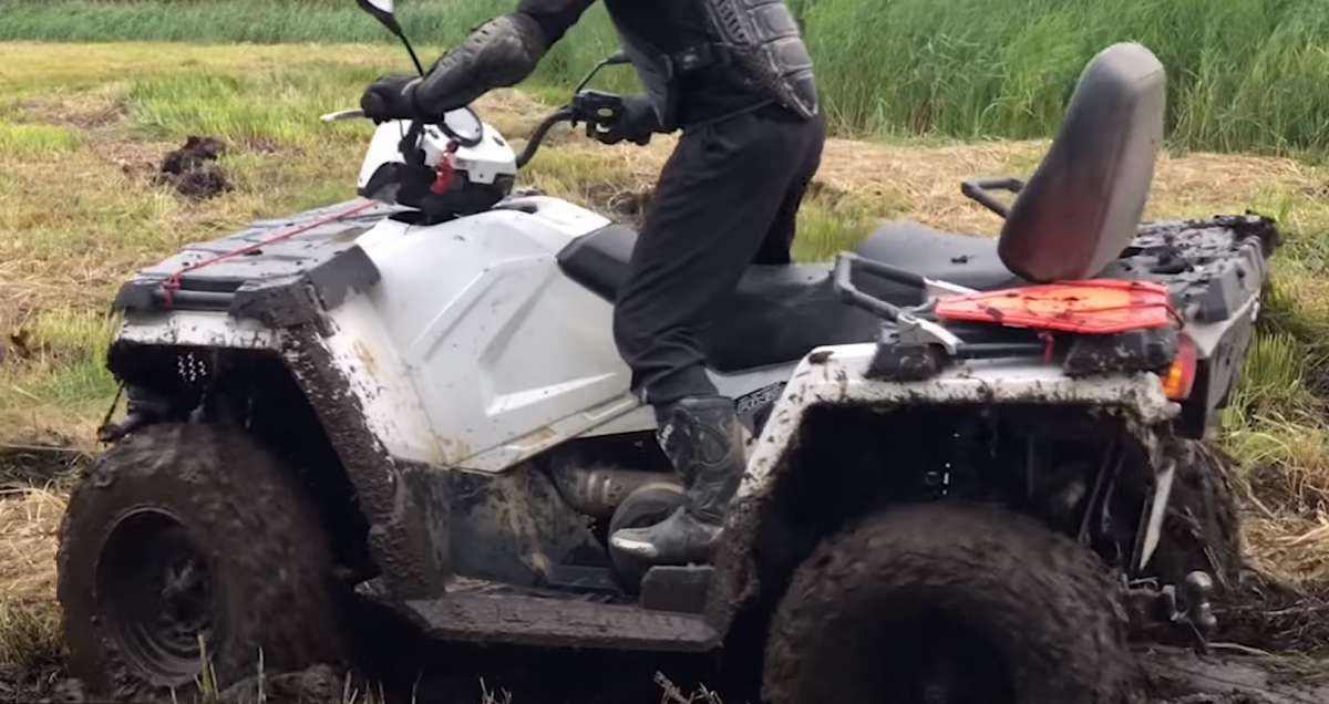 Polaris Touring 570 EPS  w błocie