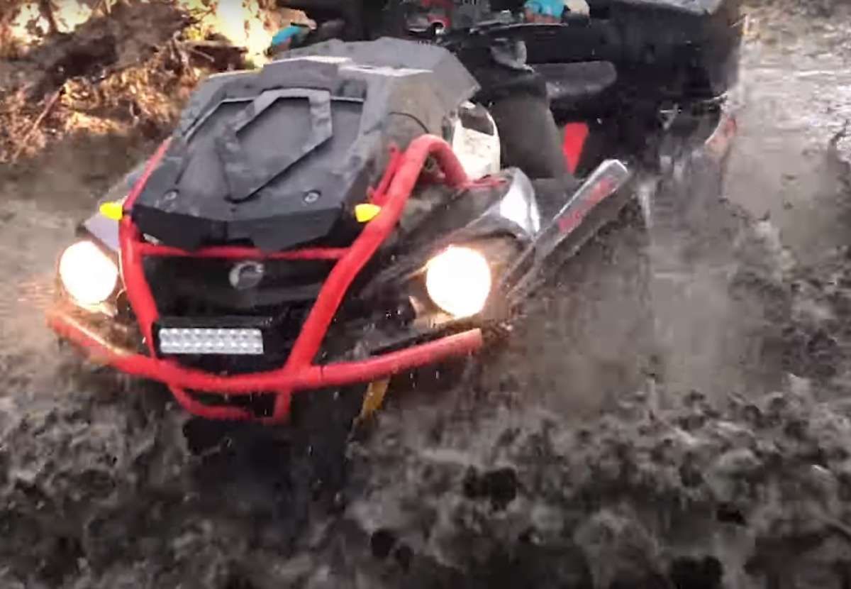 Przedni bumper w qudzie Polaris