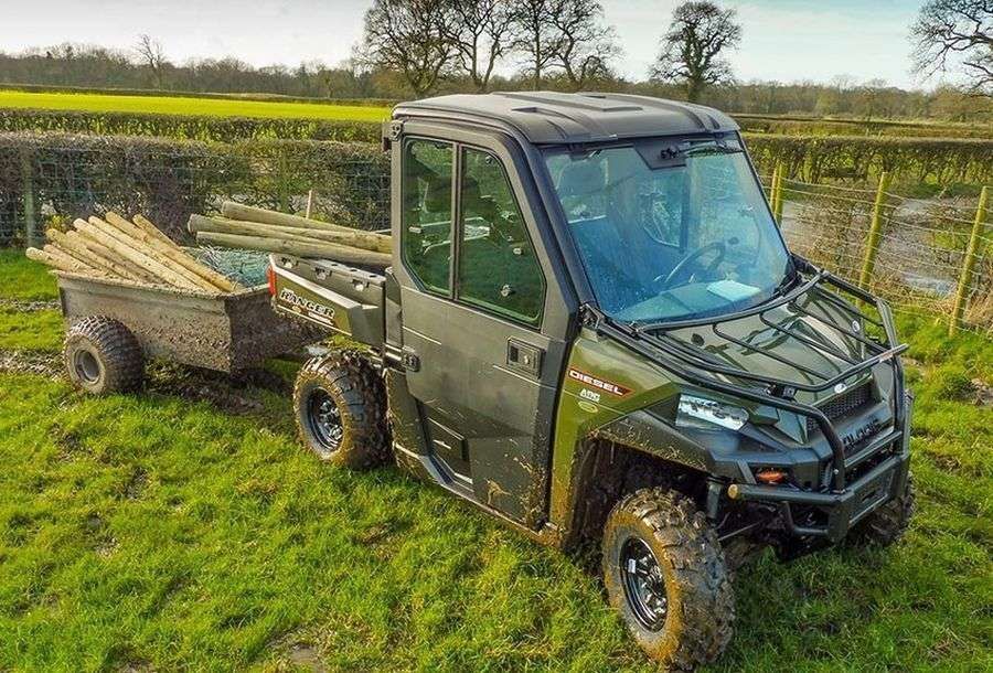 Ciągnik rolniczy Diesel Polaris Ranger Przyczepka doczepiona do Quada z drewnem