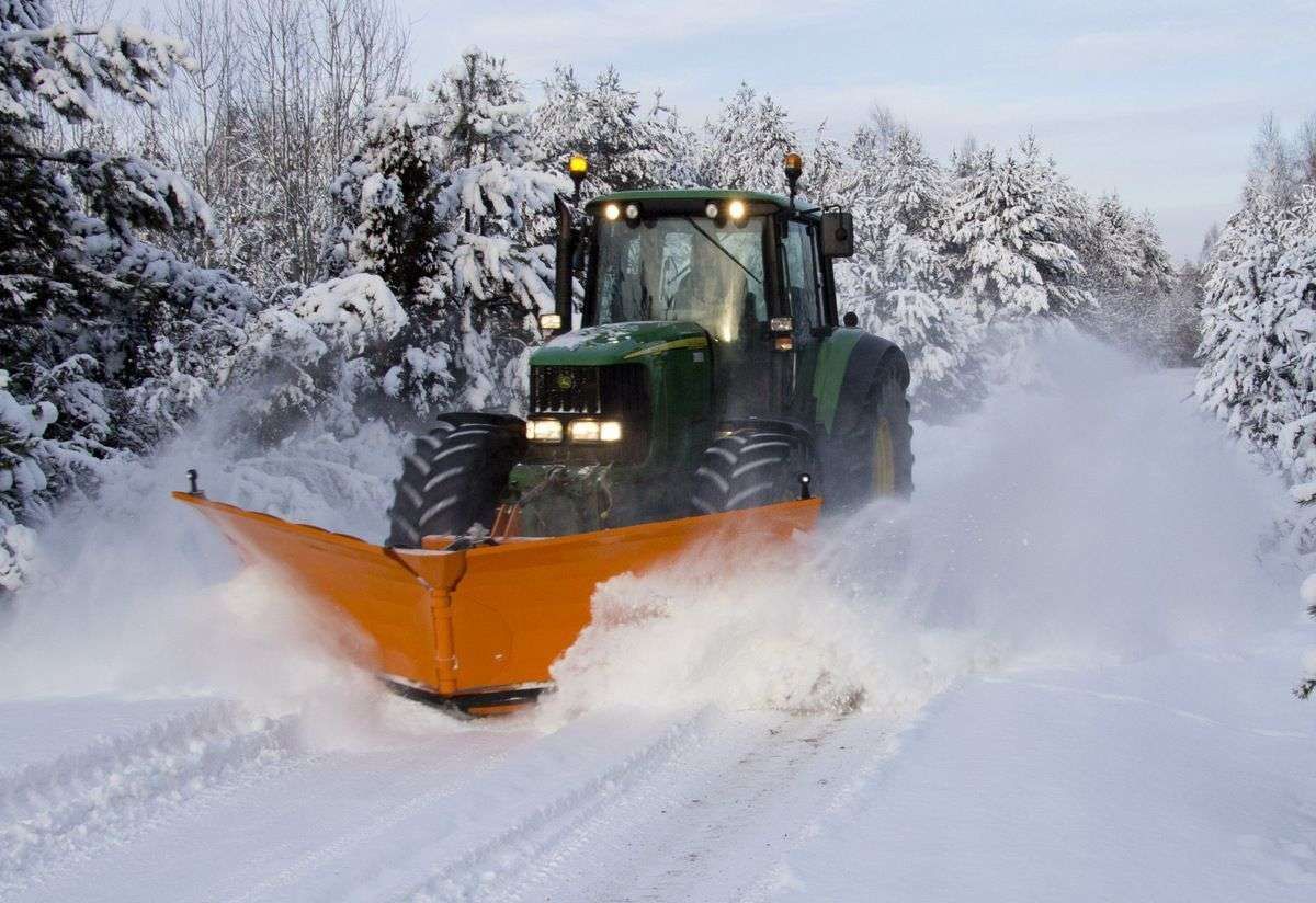 Pług do śniegu AlpS firmy samasz AlpS to pługi śnieżne klasy ciężkiej produkowane przez firmę Samasz przeznaczone do ciągników rolniczych korbanek.pl