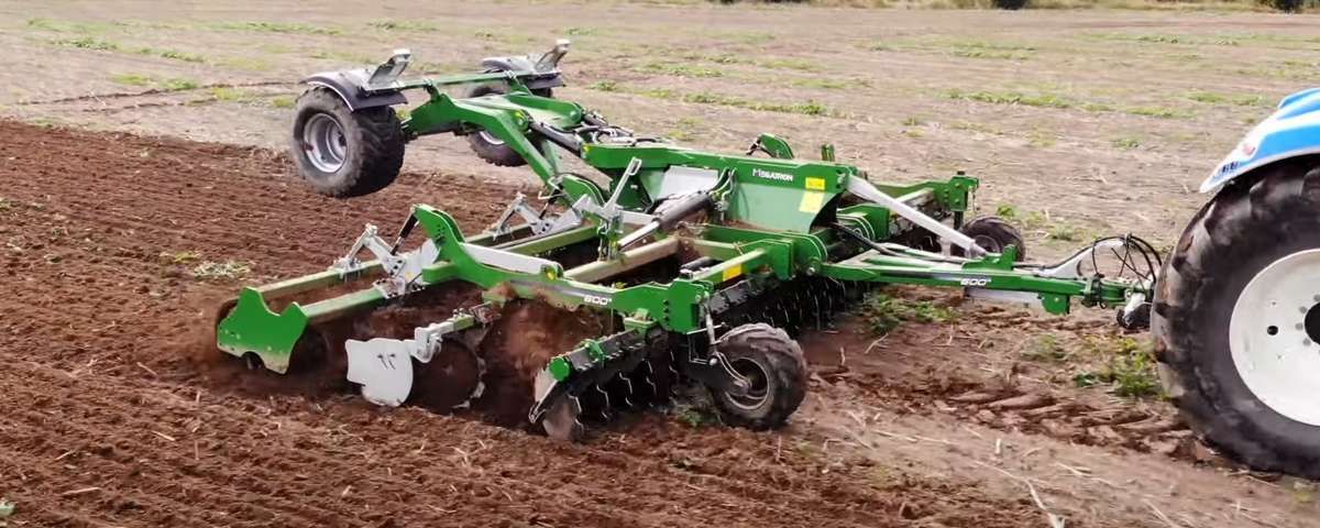 Brona talerzowa Tolmet MEGATRON UT 600 z ciągnikiem