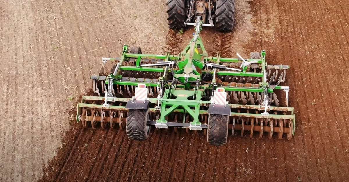 Brona talerzowa Tolmet MEGATRON UT 600 w pracy