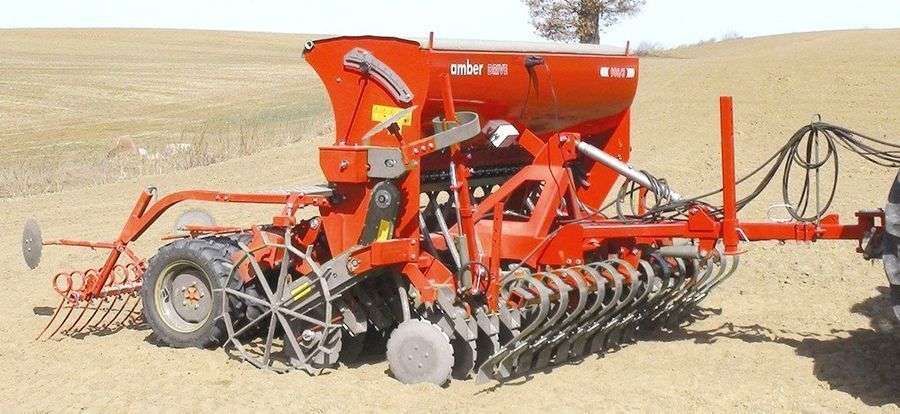 Mechaniczny ciężki siewnik zbożowy Unia Amber 4 metry Ciężki siewnik zbożowy mechaniczny Unia Amber 4 metry