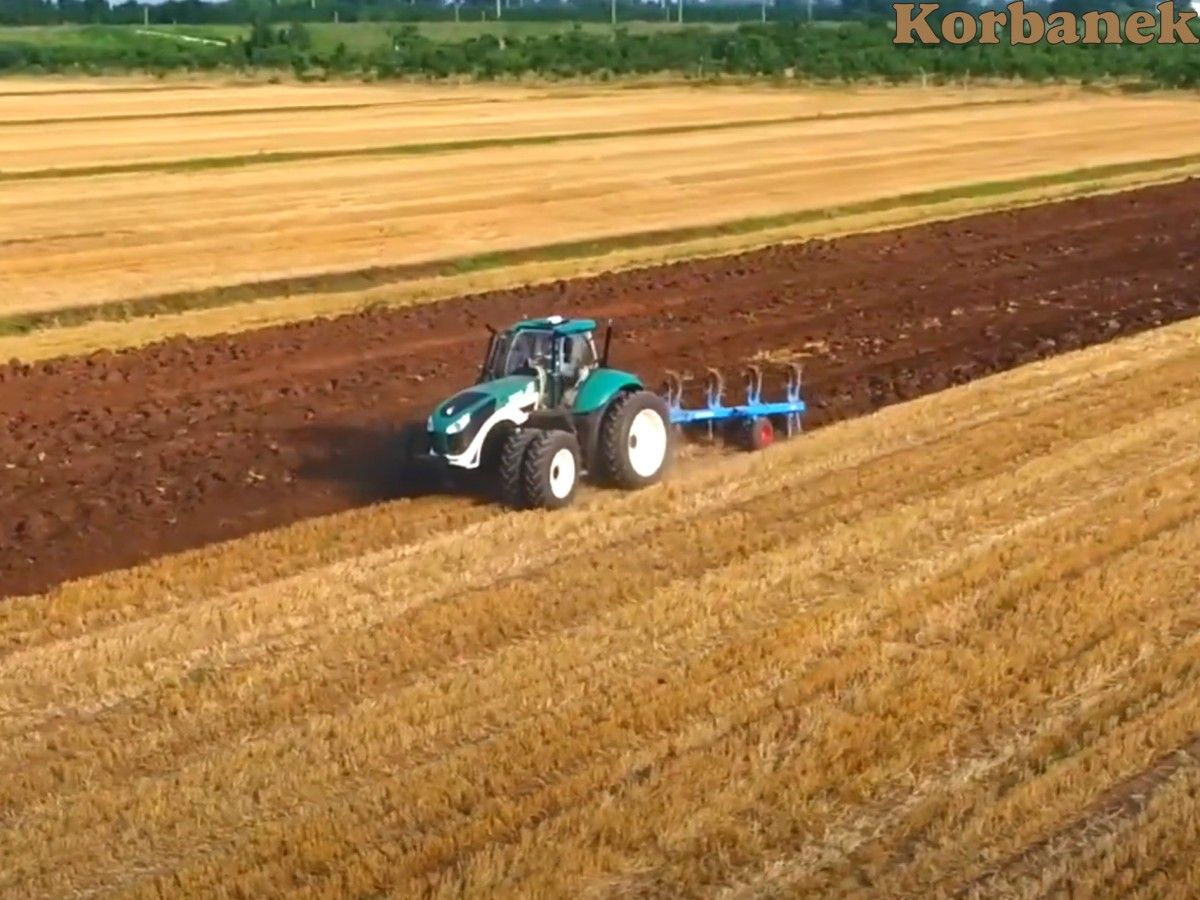 Prototypowy ciągnik Arbos serii 7000