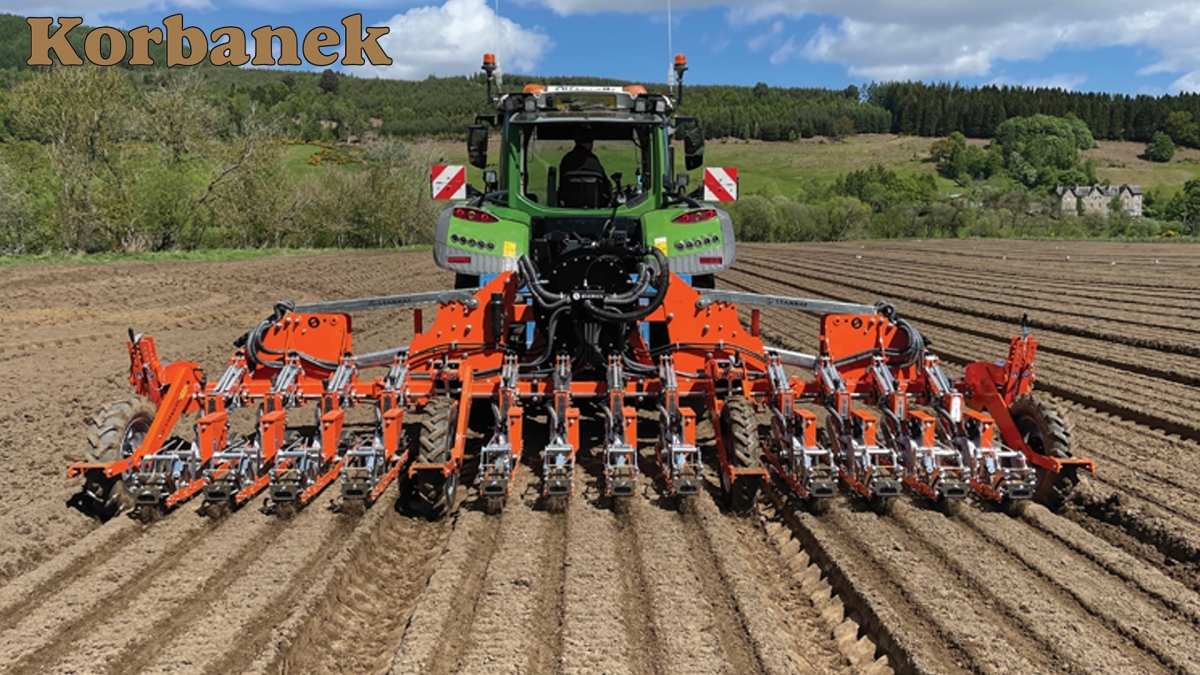 Siewnik punktowy do warzyw STANHAY X30, 12-rzędowy (3 zagony po 4 rzędy w jednym przejeździe), na ramie składanej hydraulicznie.