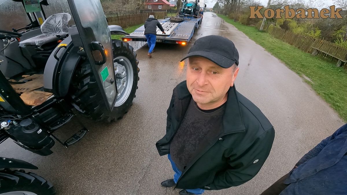 Pan Jan przy swoim nowym nabytku - ciagniku Arbos od Korbanek