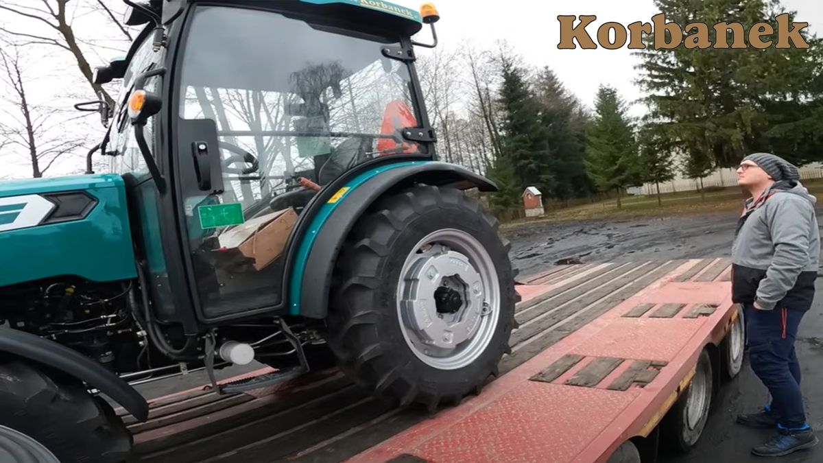 Pan Paweł odbiera ciągnik Arbos 2025 od firmy Korbanek