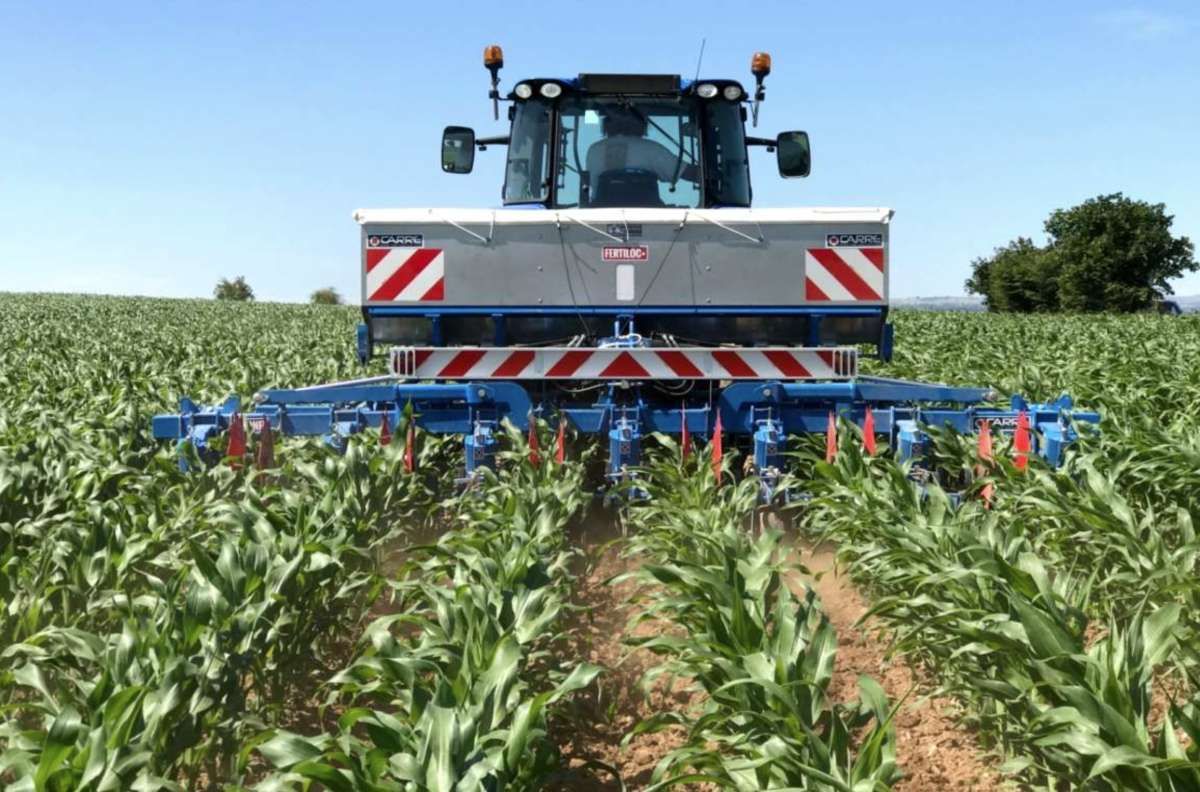 Ciągnik Fendt z pielnikiem Carre